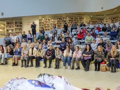 Izstādes “Kustība krāsās" atklāšanas pasākums Pārventas bibliotēkā 2026.gada 4.februārī.