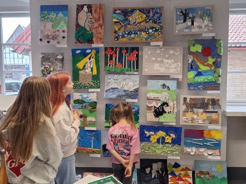 Vizuālās mākslas konkursa/ izstādes "Es un vides aizsardzība" laureātu apbalvošana un izstādes atklāšana (16.10.2025.)