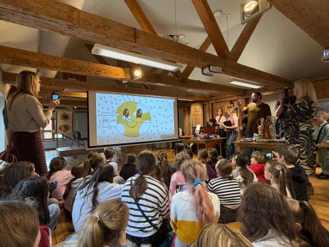 Izstādes "Gaismas stāsti" atklāšanas pasākums Ventspils Galvenajā bibliotēkā (13.05.2026.)